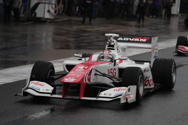 公式予選: レース1・10位、レース2・3位の伊沢拓也（DOCOMO DANDELION M41Y SF14）