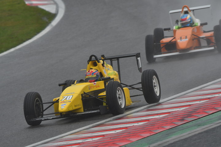 決勝5位は徳升広平（Leprix Sport 10V）