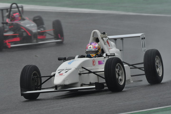 決勝6位は荒川麟（Drago CORSE 10V）