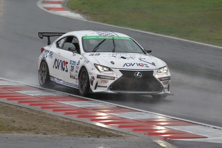 グループ1決勝: ST-3クラスで優勝した手塚祐弥／前嶋秀司／鈴木陽組（ADVICS TRACY RC350 DPS）