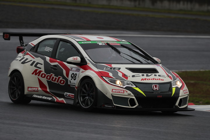 グループ1決勝: ST-TCRクラスで5位に入りチャンピンを決めた黒澤琢弥／加藤寛規組（Modulo CIVIC TCR）