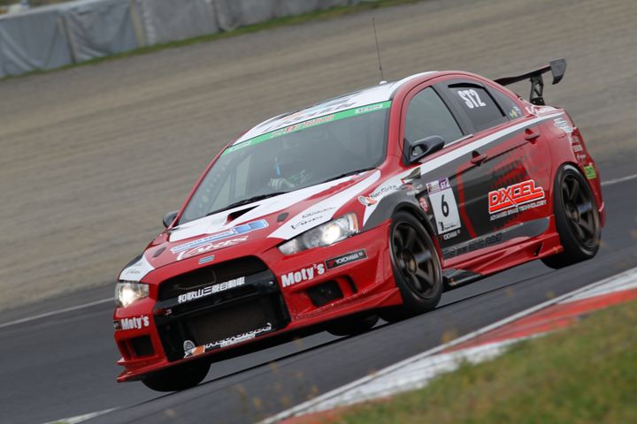 ST-2クラスポールポジションは冨桝朋広／菊地靖／大橋正澄組（新菱オート☆DIXCEL☆EVOⅩ）