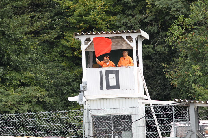 グループ2、グループ1とも予選で赤旗が提示された