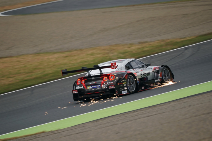 公式練習: 本山哲／千代勝正組（S Road CRAFTSPORTS GT-R）