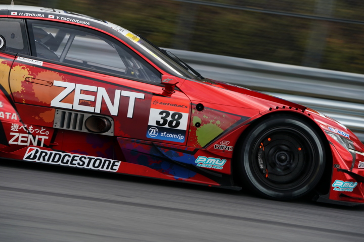 公式練習: 立川祐路／石浦宏明組（ZENT CERUMO LC500）