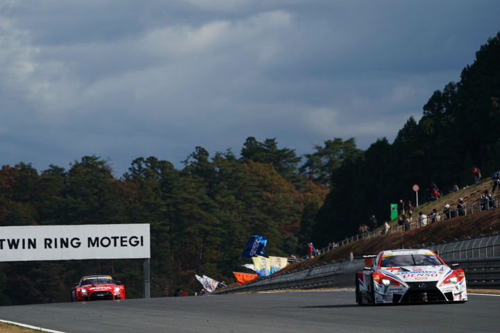 公式練習: ヘイッキ・コバライネン／平手晃平組（DENSO KOBELCO SARD LC500）