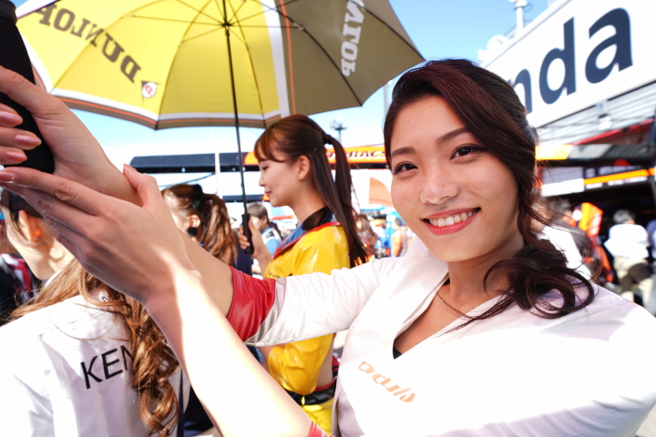 ピットウォーク: レースクイーン