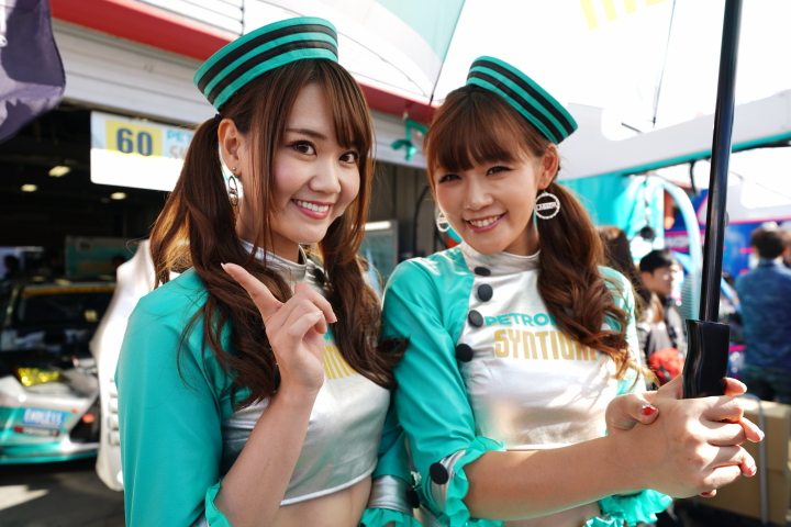 ピットウォーク: レースクイーン