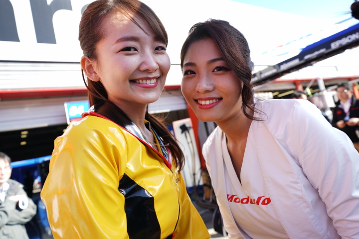 ピットウォーク: レースクイーン