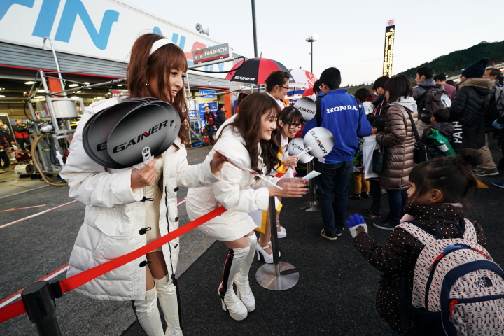 GTキッズウォーク: レースクイーン