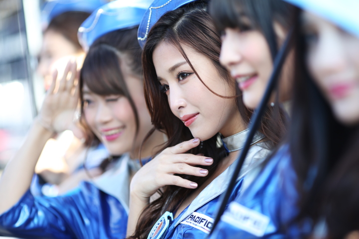 ピットウォーク: レースクイーン