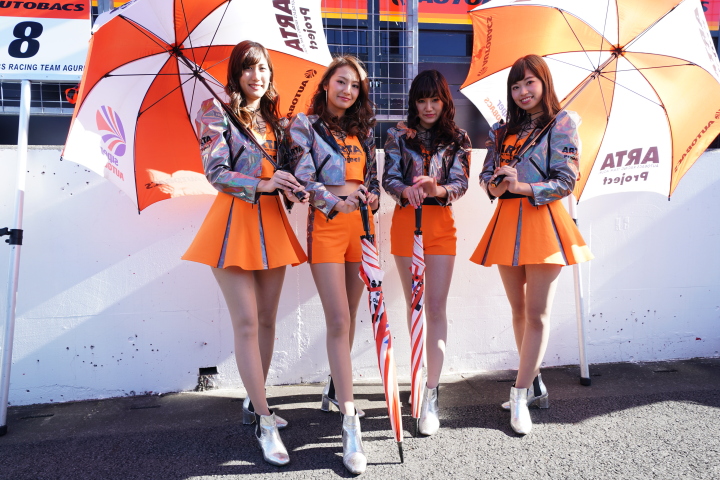 ピットウォーク: レースクイーン