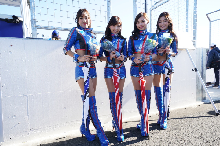 ピットウォーク: レースクイーン