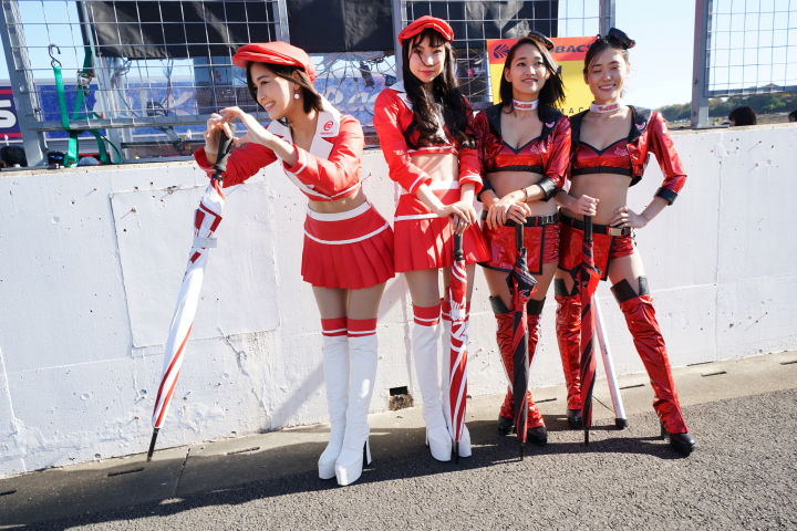 ピットウォーク: レースクイーン