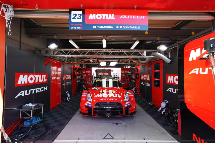 ピットウォーク: MOTUL AUTECH GT-R（NISMO）