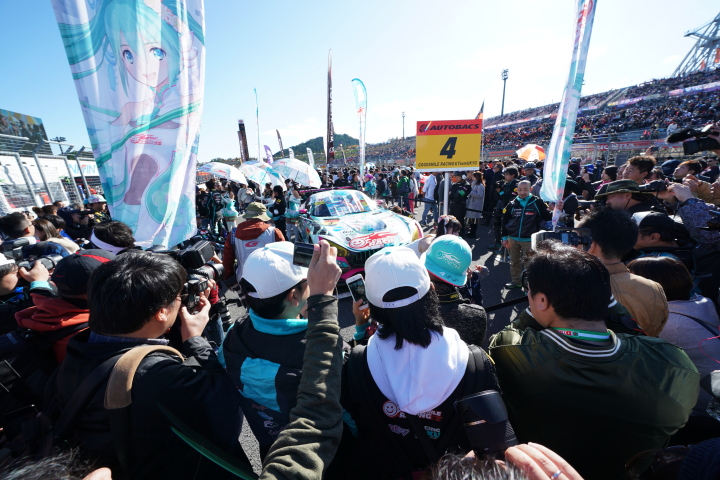 スタート進行: グリッドウォークは超満員