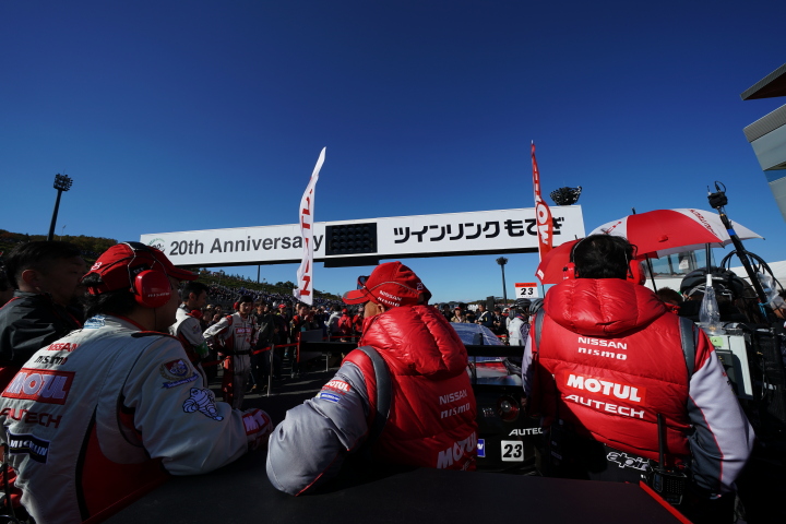 スタート進行: NISMOスタッフ