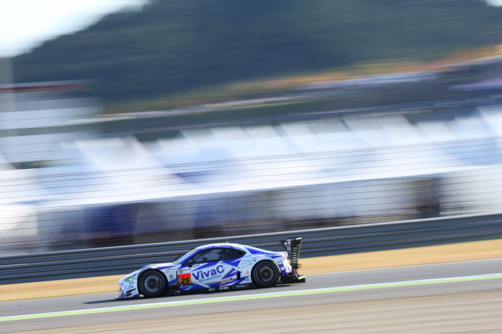 決勝レース: 松井孝允／山下健太組（VivaC 86 MC）