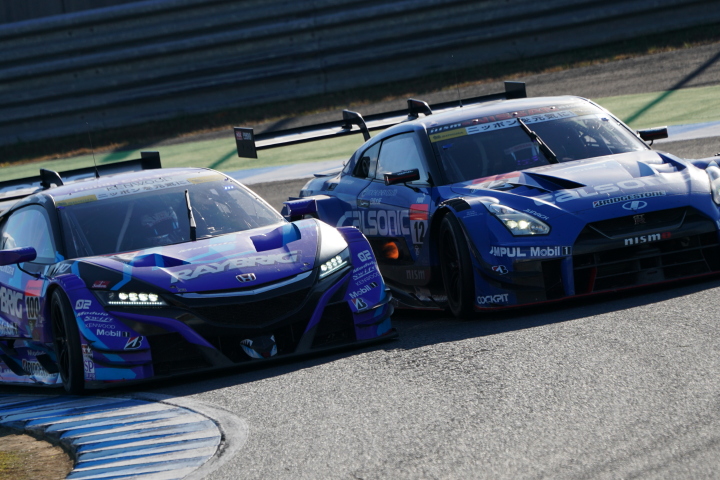 決勝レース: 伊沢拓也（RAYBRIG NSX-GT） vs ヤン・マーデンボロー（カルソニックIMPUL GT-R）