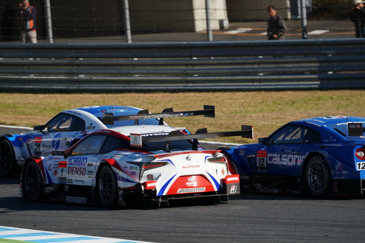 決勝レース: GT500クラス3台のバトル