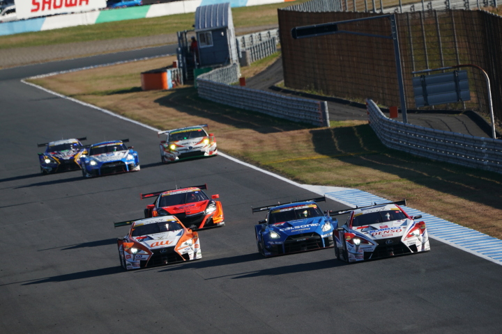 決勝レース: GT500クラス中段の争い