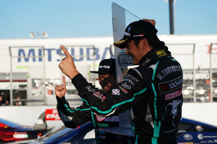 決勝レース: GT300クラスで3位に入りチャンピオンを獲得した片岡龍也と谷口信輝（GOODSMILE RACING & TeamUKYO）