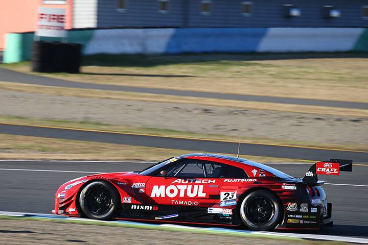 GT500クラスポールポジションの松田次生／ロニー・クインタレッリ組（MOTUL AUTECH GT-R）