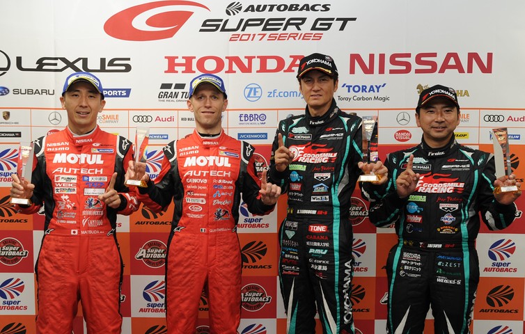 予選フォトセッション: 両クラスのポールシッター