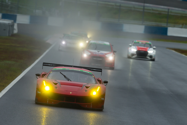 ST-Xクラス5位の永井宏明／佐々木孝太組（ARN Ferrari 488 GT3）