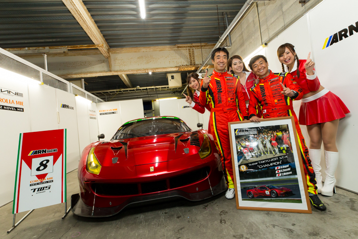 ST-Xクラスでシリーズチャンピオンを獲得した永井宏明／佐々木孝太組（ARN Ferrari 488 GT3）