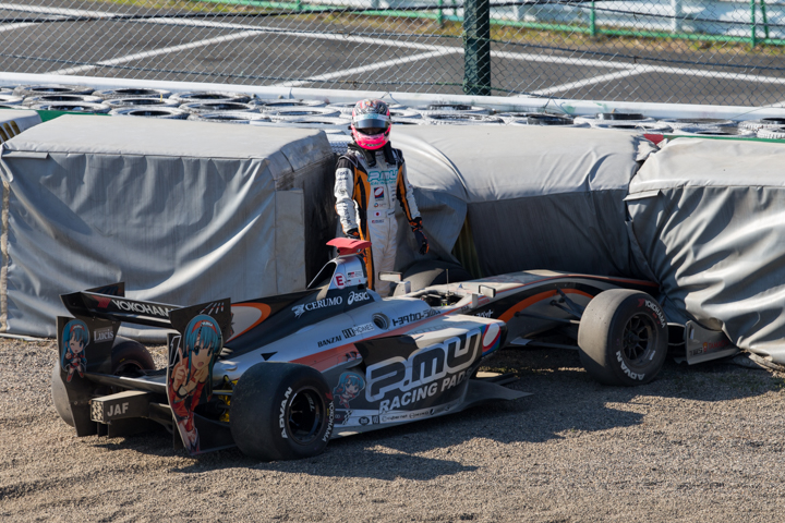 エンジンメーカー・ルーキーテスト2日目: クラッシュした国本雄資（P.MU/CERUMO・INGING SF14）