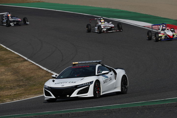 日本一決定戦決勝: スタート早々にセーフティーカーが導入された