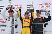 Nクラス表彰式: 優勝・DRAGON(中央)、2位・植田正幸(左)、3位・アレックス・ヤン(右) f3-rd13-r-podium-n-1