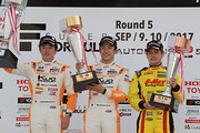 f3-rd18-r-podium