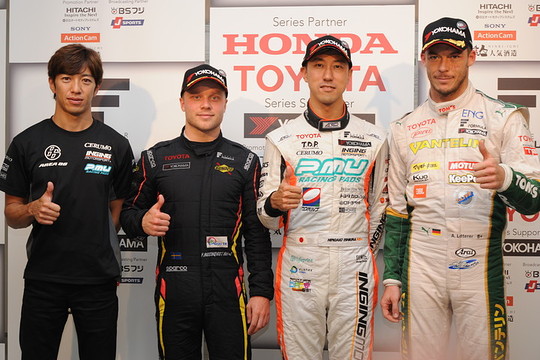 決勝フォトセッション: トップ3のドライバーと優勝チーム監督 sf-rd3-r-ps-top3