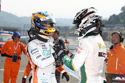 健闘をたたえ合う優勝した石浦宏明とアンドレ・ロッテラー sf-rd3-r-winner-and-3rd