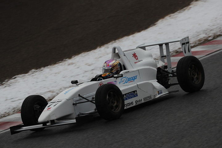 ポールポジションの荒川麟（Drago CORSE 10V）