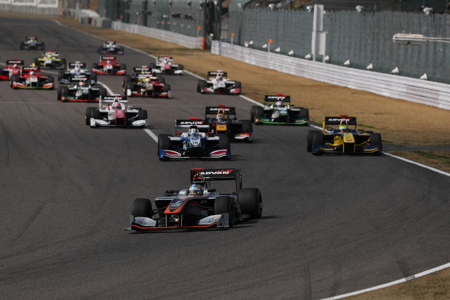 7周の決勝がスタートした