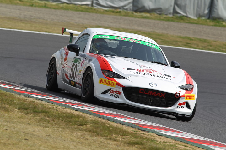 フリー走行: ST-5クラストップタイムの岩岡万梨恵／猪爪杏奈／小松寛子／関崎祐美子組（LOVE DRIVE RACINGロードスター）