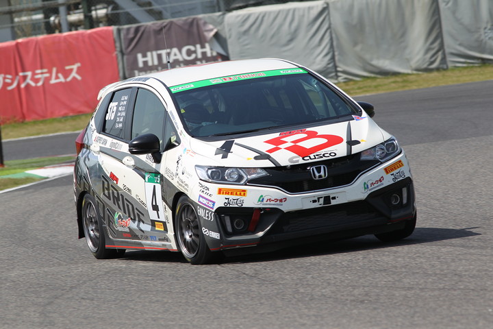 ST-5クラスポールポジションは芝谷純三／太田侑弥／伊藤俊哉／見並秀文組（THE BRIDE FIT）