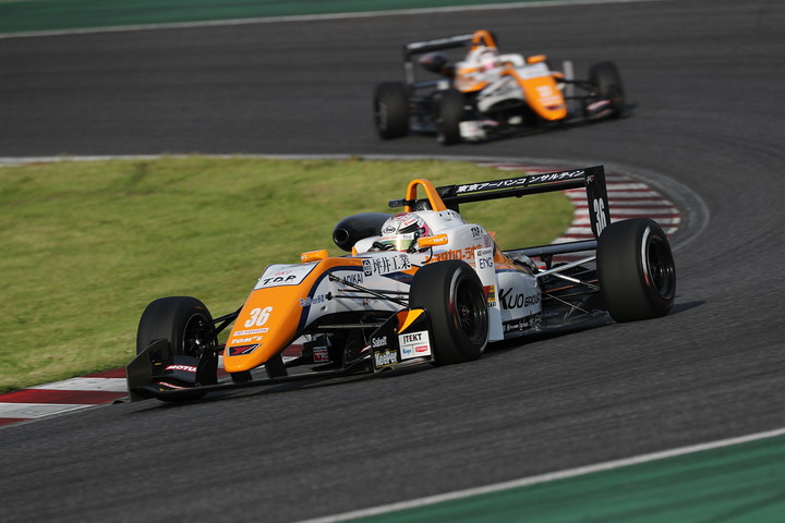 坪井翔の背後に付ける宮田莉朋