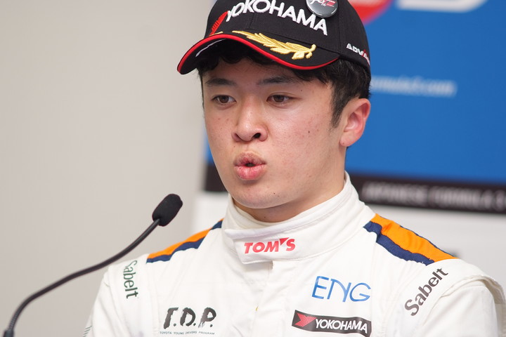 決勝記者会見: 2位の宮田莉朋（カローラ中京Kuo TEAM TOM'S）