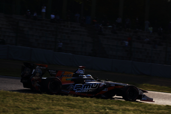 公式予選: 石浦宏明（JMS P.MU/CERUMO・INGING SF14）