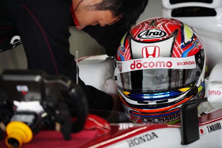 スタート進行: 野尻智紀（DOCOMO TEAM DANDELION RACING）