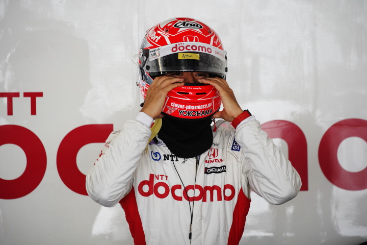 スタート進行: 松下信治（DOCOMO TEAM DANDELION RACING ）