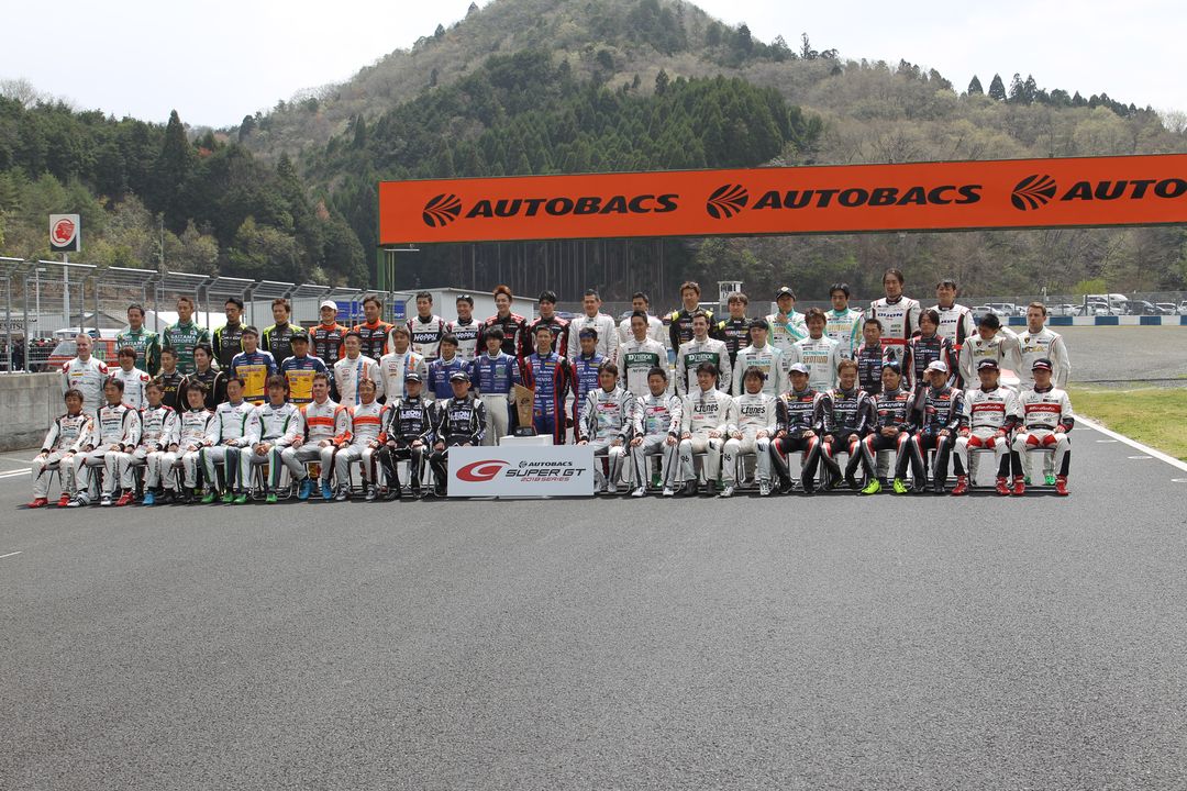 GT300ドライバーの集合写真