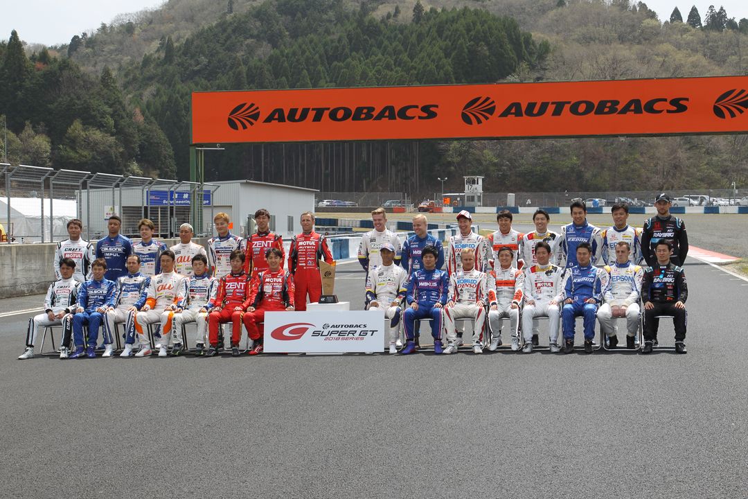 GT500ドライバーの集合写真