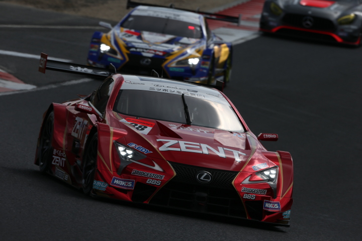 公式練習: 立川祐路／石浦宏明組（ZENT CERUMO LC500）