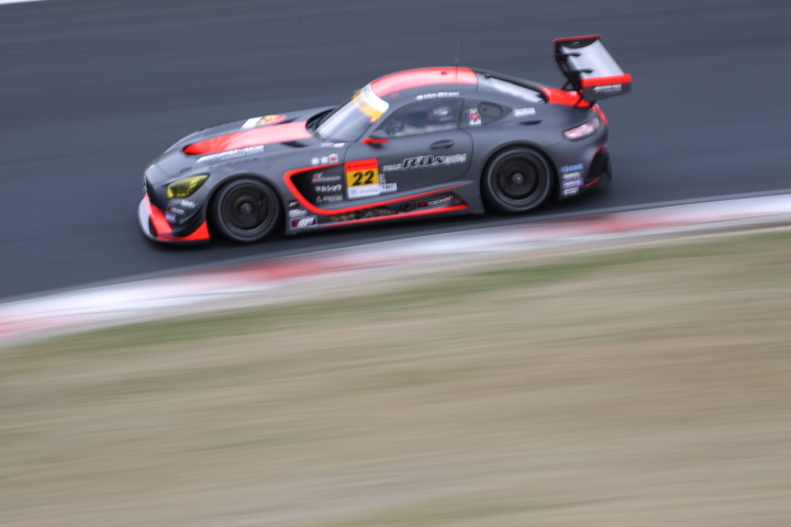 公式練習: 和田久（アールキューズAMG GT3）