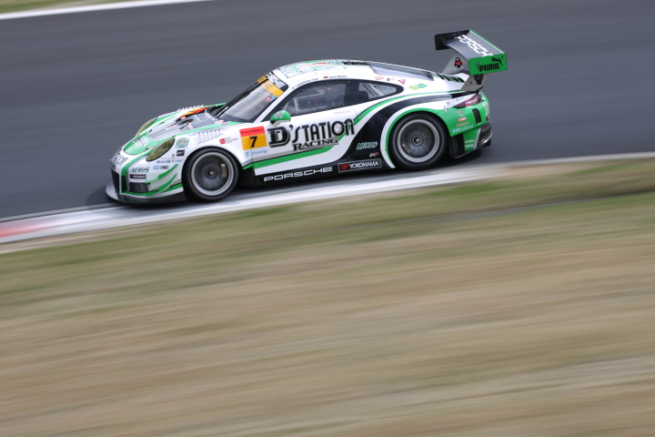 公式練習: 藤井誠暢（D'station Porsche）